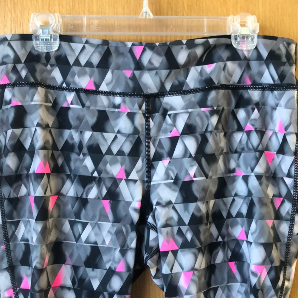 Xersion fitted capri. Large